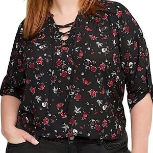 TORRID Skulls, Flowers, Hearts Harper Pullover Lace-Up‎ “Pixxy Tattoo” B…